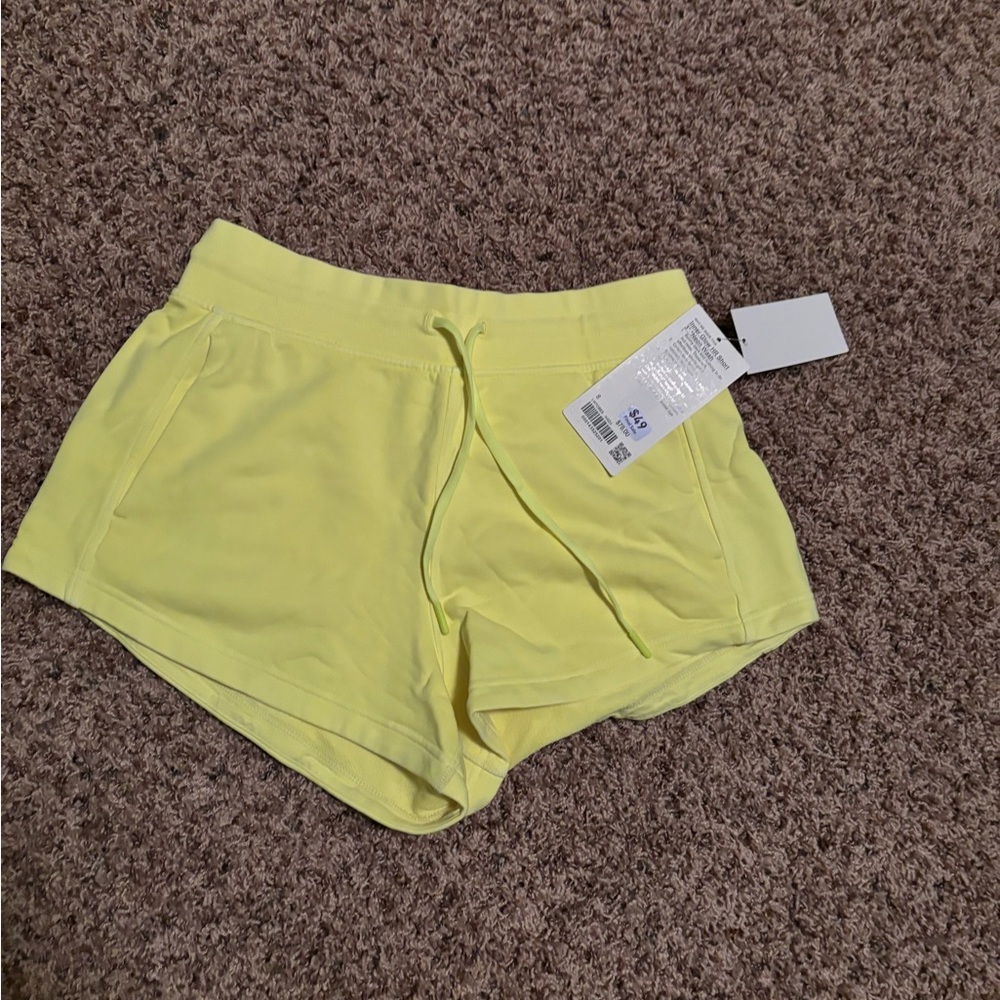 Lululemon inner glow short NWT